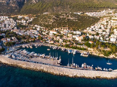 Hava dron görünümü kaş Dalış, Yatçılık ve Turizm şehir bölge Antalya İli, Türkiye'de küçük bir balıkçı, var. Türkiye'de tatil