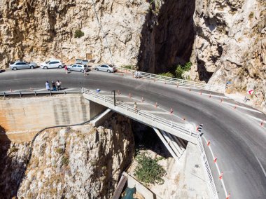Kaputaş Plajı dağ yolu Türk Akdeniz kıyılarında Antalya ili kaş hava görünümünü / Türkiye. Türkiye'de tatil.