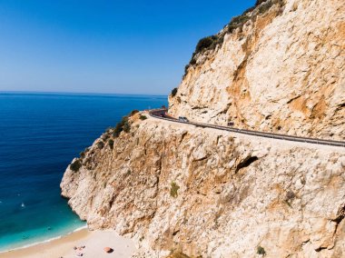 Kaputaş Plajı dağ yolu Türk Akdeniz kıyılarında Antalya ili kaş hava görünümünü / Türkiye. Türkiye'de tatil.