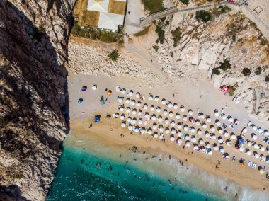 Kaputaş Plajı Türk Akdeniz kıyılarında Antalya ili kaş hava görünümünü / Türkiye. Türkiye'de tatil