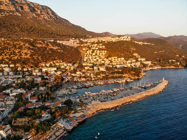 Hava dron görünümü kaş Dalış, Yatçılık ve Turizm şehir bölge Antalya İli, Türkiye'de küçük bir balıkçı, var. Türkiye'de tatil