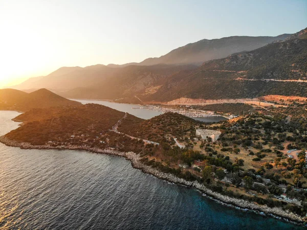 Hava dron görünümü kaş Dalış, Yatçılık ve Turizm şehir bölge Antalya İli, Türkiye'de küçük bir balıkçı, var. Türkiye'de tatil