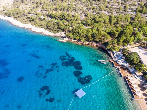 Aerial View Beach Cove Sunbeds Blue Turquoise Sea Trees Vacation — Stock Photo, Image