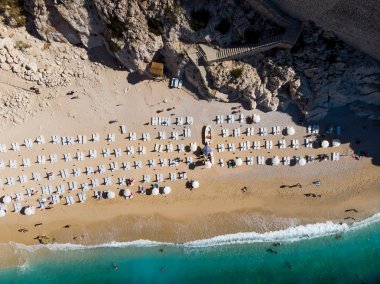 Kaputaş Plajı Türk Akdeniz kıyılarında Antalya ili kaş hava görünümünü / Türkiye. Türkiye'de tatil