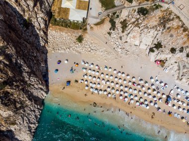Kaputaş Plajı Türk Akdeniz kıyılarında Antalya ili kaş hava görünümünü / Türkiye. Türkiye'de tatil