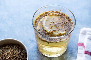 Limon ve kurutulmuş Elderberries elderflower şurubu. Organik içecek.