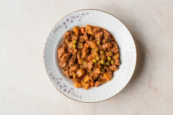 Turco Tradicional Kebab Con Papa Guisante Tomate Plato Blanco Estofado — Foto de Stock