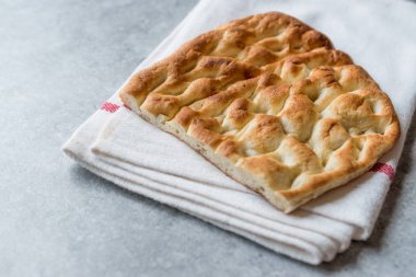 Türk ekmek Tirnak Pide veya Pide Kebap için. Geleneksel ekmek hamur işleri.