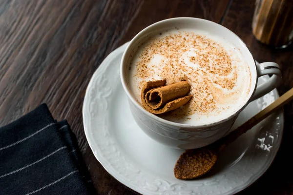 Turkish Salep Atau Sahlep Dengan Tongkat Kayu Manis Eggnog Natal — Stok Foto