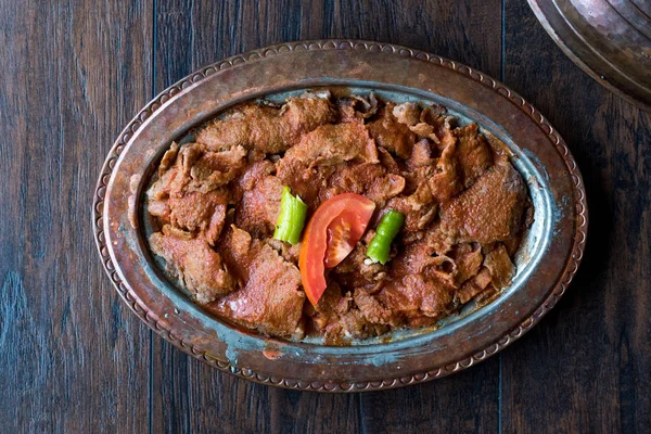 Iskender Doner Comida Tradicional Turca Con Yogur Placa Cobre Antigua — Foto de Stock