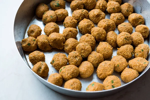 Albóndigas Comida Turca Hechas Con Bulgur Pasta Lentejas Mercimek Koftesi — Foto de Stock