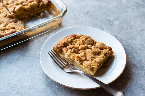 Домашний Apple Crumble Cake Slice Fork Органический Десерт — стоковое фото