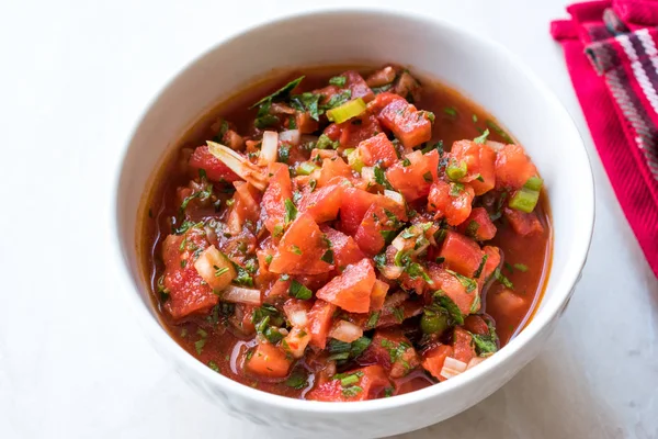 Türkischer Saftiger Tomatensalat Bostana Für Kebab Mit Zwiebeln Petersilie Und — Stockfoto