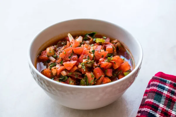 Türkischer Saftiger Tomatensalat Bostana Für Kebab Mit Zwiebeln Petersilie Und — Stockfoto