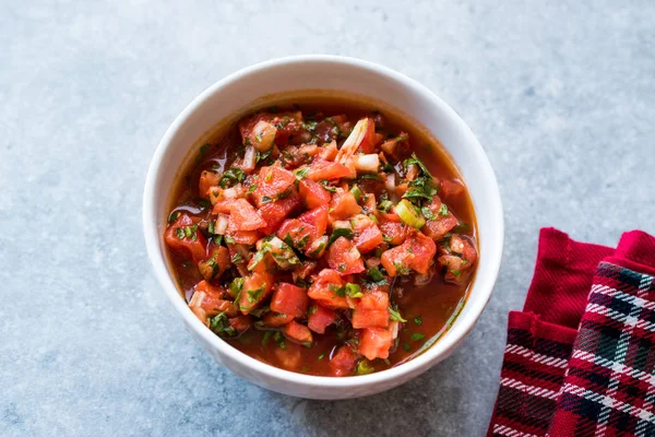 Türkischer Saftiger Tomatensalat Bostana Für Kebab Mit Zwiebeln Petersilie Und — Stockfoto