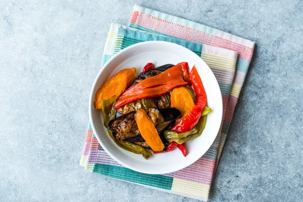 Vegetais Fritos Estilo Comida Turca Pimenta Vermelha Beringela Cenoura Pimenta — Fotografia de Stock