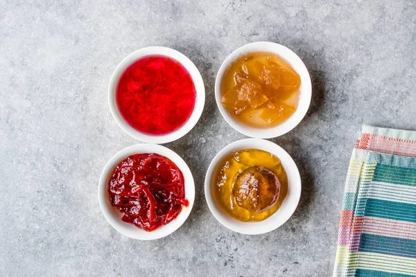 Verschiedene Marmeladen Und Marmeladen Rosen Paprika Mandarinen Und Zitronenschale Kleinen — Stockfoto