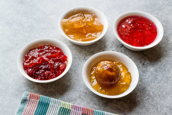 Verschiedene Marmeladen Und Marmeladen Rosen Paprika Mandarinen Und Zitronenschale Kleinen — Stockfoto