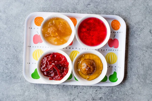 Verschiedene Marmeladen Und Marmeladen Rosen Paprika Mandarinen Und Zitronenschale Kleinen — Stockfoto