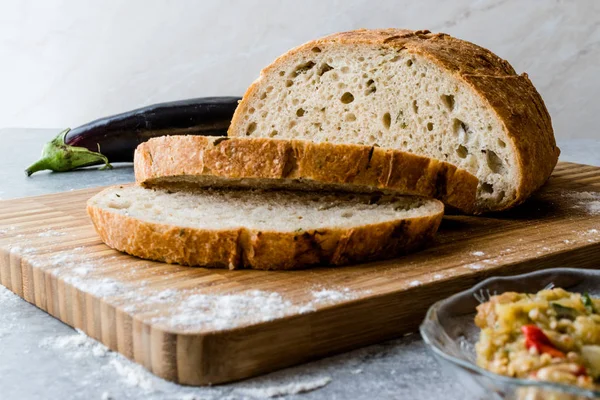 Padlizsánkrém Szeletelt Kenyeret Sült Padlizsán Petrezselyem Kapor Sajt Tulum Sütőipari — Stock Fotó