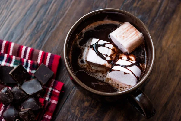 Heiße Schokolade Mit Marshmallow Bonbons Und Soße Saftiges Dessert — Stockfoto