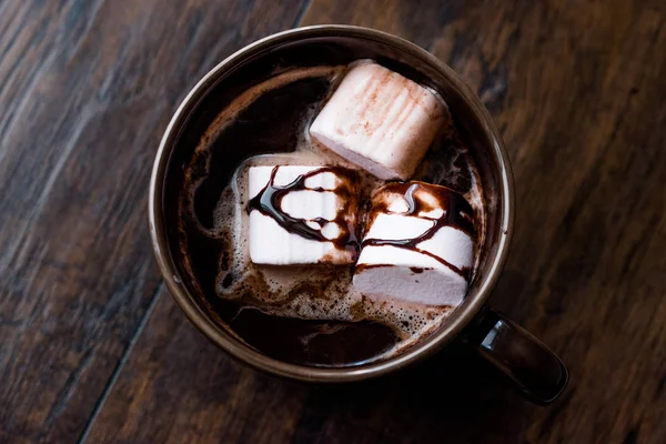 Ζεστή Σοκολάτα Ζαχαρωτά Marshmallow Και Σάλτσα Ζουμερά Επιδόρπιο — Φωτογραφία Αρχείου