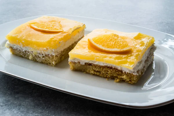Fyrkantig Bit Orange Mascarpone Kesella Kaka Dessert Konceptet — Stockfoto