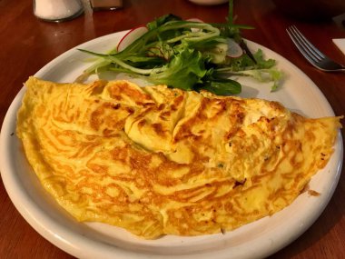 Krem peynir ve Chives ile omlet Restaurant, hizmet. Organik gıda.