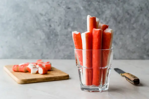 Frische Krabbenstäbchen Surimi Glas Fertig Zum Verzehr Fast Food — Stockfoto