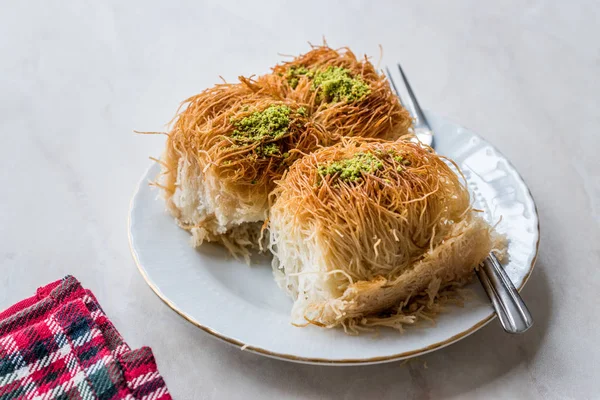 Bubur Sendiri Turkish Dessert Fincan Kadayif Baklava Baklawa Dengan Pistachio — Stok Foto