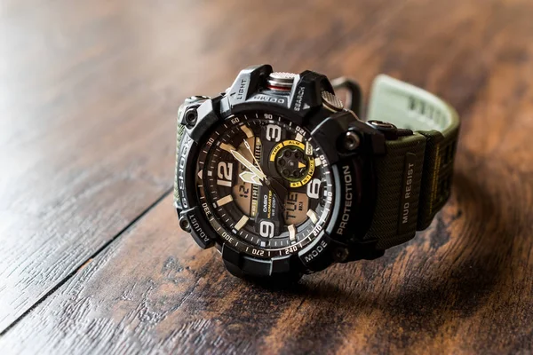 Türkiye, Istanbul - 7 Ekim 2017: Casio G-Shock Mudmaster dizi izle. Moda ürün.