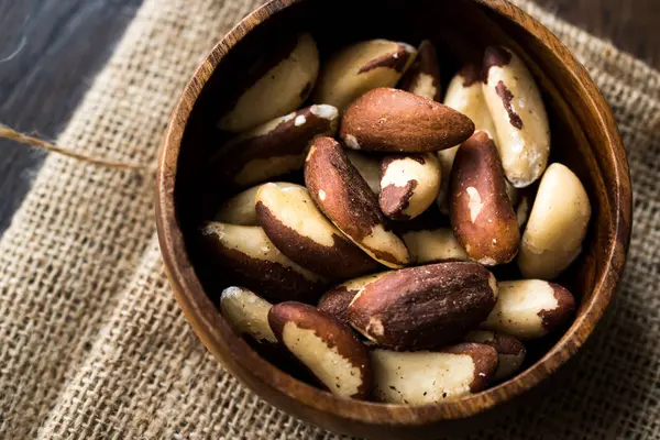 Kacang Brasil Wooden Bowl Tanpa Shell Makanan Organik — Stok Foto