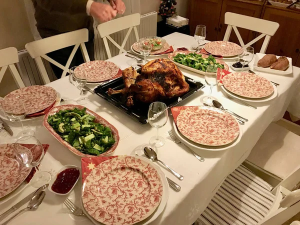 自制烤土耳其感恩节与所有的边在晚餐 有机传统食品 — 图库照片