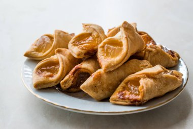 Ev yapımı Türk lokumu kurabiye / bisküvi genellikle çay ile servis. Geleneksel aperatifler.