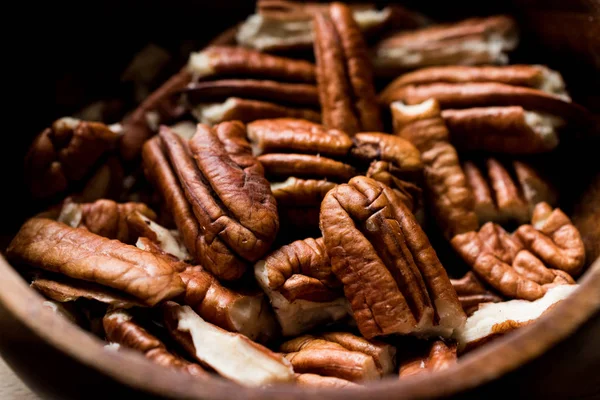 Geschälte Pekannüsse Holzschale Ohne Schale Walnüsse Nahaufnahme Makroansicht Bio Lebensmittel — Stockfoto