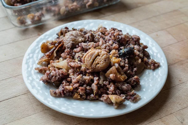 栗子饭配干果 乌拉夫或皮拉夫 传统有机食品 — 图库照片