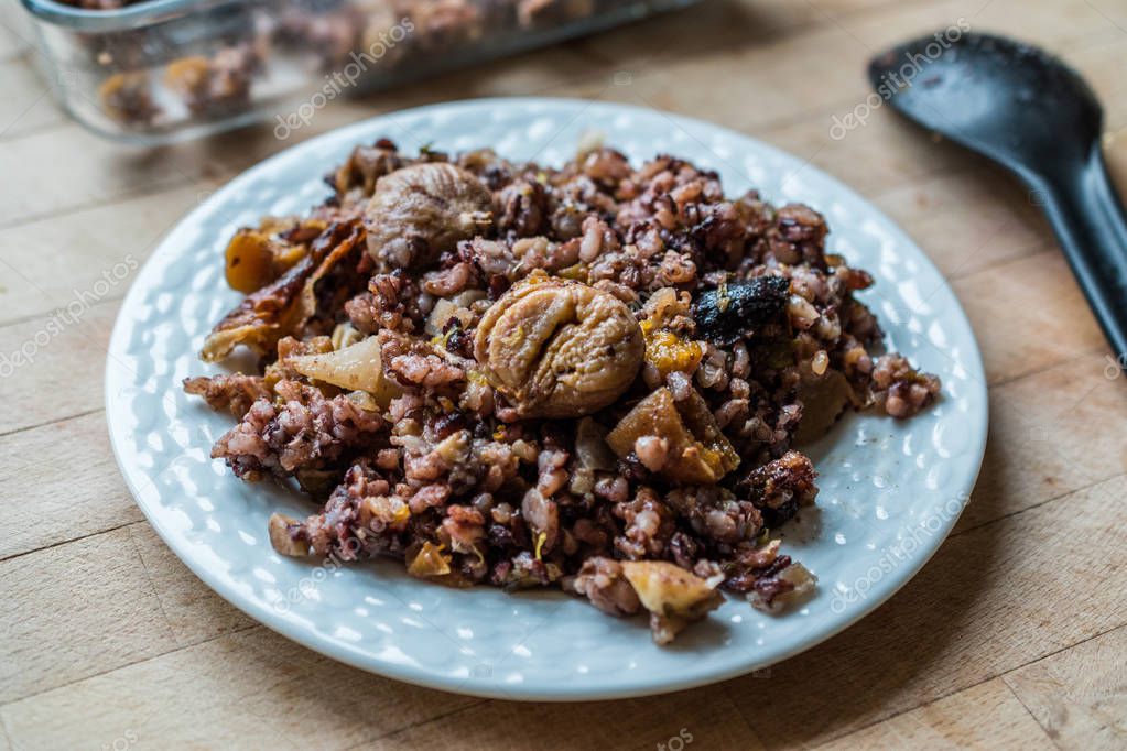 Arroz de Castaño con Frutas Secas / ic Pilav o Pilaf. Alimentos