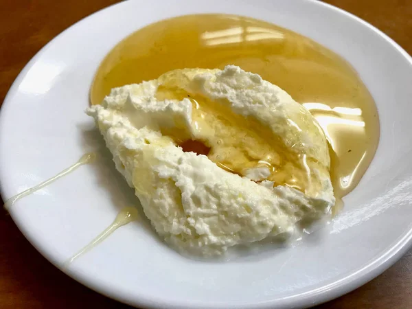 Turkish Breakfast Bal Kaymak Honey Butter Cream Served Restaurant Organic — Stock Photo, Image