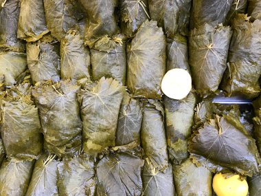 Taze üzüm ın Bazaarı Market genellikle Türk Gıda Dolma için kullanılan yaprakları. Organik ürün.