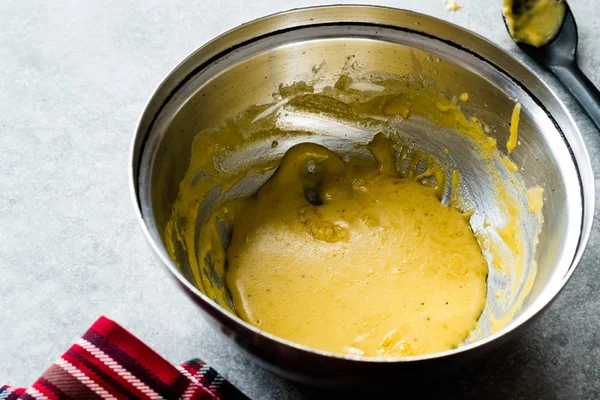 Sauce Hollandaise Topf Zubereiten Französisches Kochrezept Traditionelle Lebensmittel — Stockfoto