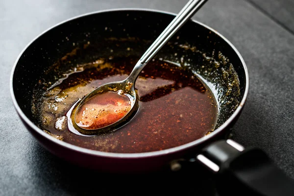 Preparación Salsa Roja Con Freír Mantequilla Derretida Especias Pan Receta —  Fotos de Stock