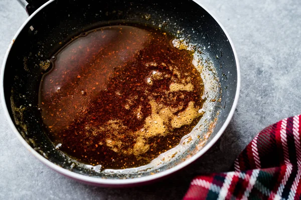 Preparando Molho Vermelho Com Manteiga Derretida Fritura Especiarias Panela Receita — Fotografia de Stock