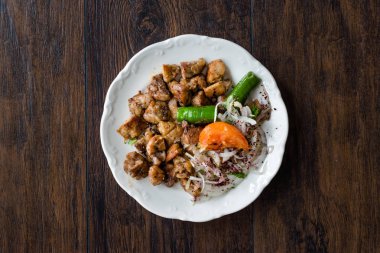 Türk geleneksel sakatat yemekleri Uykuluk hayvanlar bezi, pankreas veya göğüs kafesi ile yapılmış. Organik gıda.