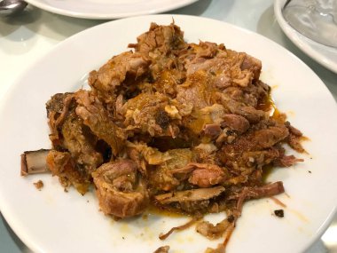 Türk kebap Çoban Kavurma / kemikli et Kebap bölümü restoranda servis. Geleneksel organik gıda.