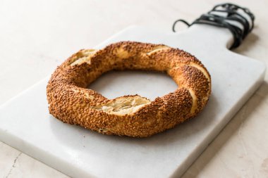 Geleneksel simit Simit ile susam İstanbul / Türkiye. Organik gıda.