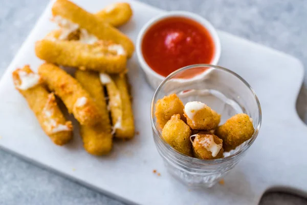 Breaded Fried Mozzarella Cheese Sticks Ketchup Dipping Sauce Homemade Fast — Stock Photo, Image