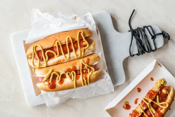 Hot Dog Ketchup Mustár Doboz Kolbász Szendvics Fast Food — Stock Fotó