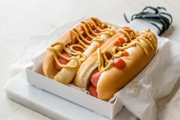 Caixa Cachorro Quente Com Ketchup Mostarda Salsicha Sanduíche Fast Food — Fotografia de Stock