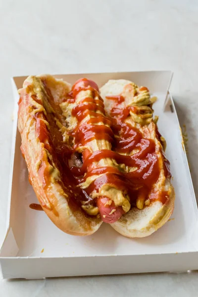 Caixa Cachorro Quente Com Ketchup Mostarda Salsicha Sanduíche Fast Food — Fotografia de Stock