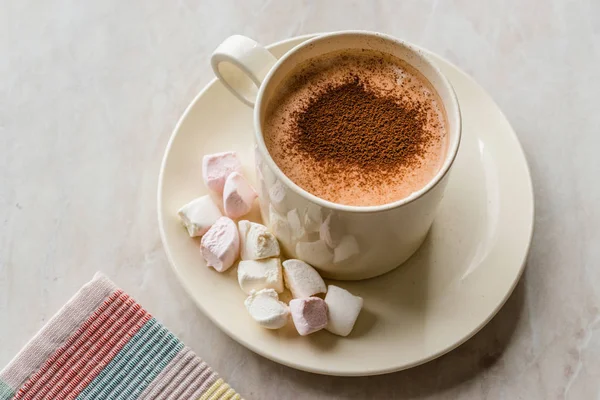 Gesunde Hausgemachte Milchbabyccino Mit Marshmallows Und Kakao Zimtpulver Für Kinder — Stockfoto